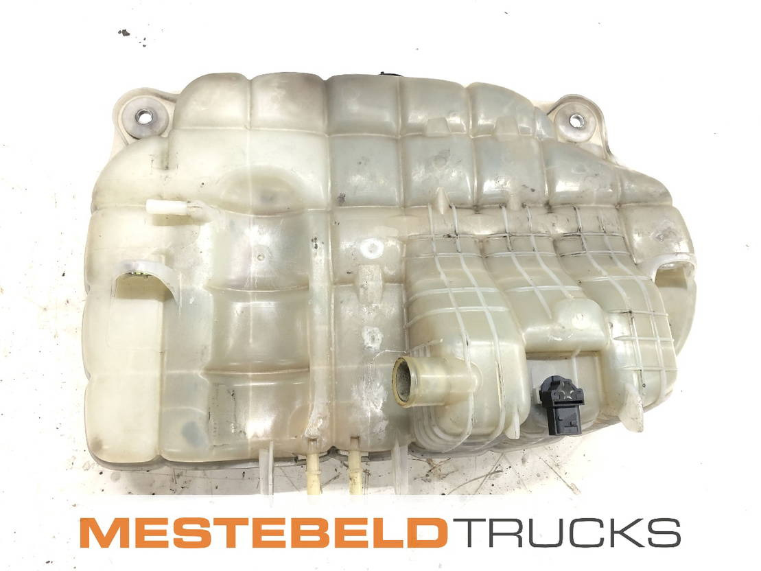 Volvo Expansietank - Vas de expansiune pentru Camion: Foto 1 Volvo Expansietank - Vas de expansiune pentru Camion: Foto 1