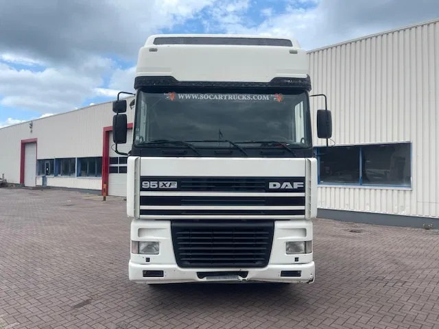 DAF XF 95.480 Euro 2 Manual-gear - Cap tractor: Foto 2 DAF XF 95.480 Euro 2 Manual-gear - Cap tractor: Foto 2