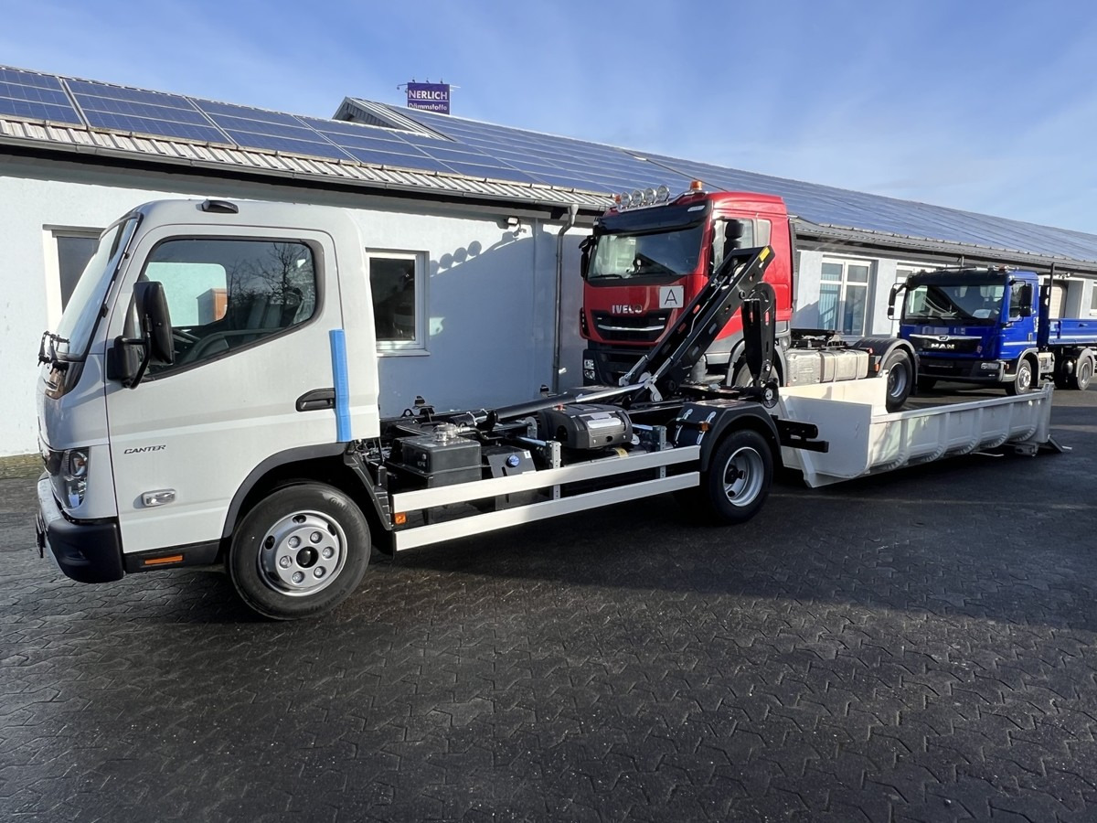 FUSO Canter FUSO 7C18 City Abrollkipper - Camion cu cârlig: Foto 3 FUSO Canter FUSO 7C18 City Abrollkipper - Camion cu cârlig: Foto 3