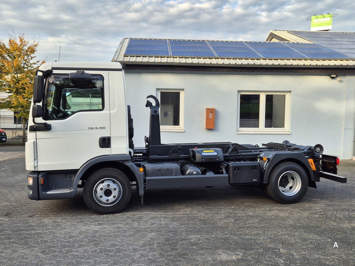MAN TGL 8.190 BL City Abrollkipper Aut., 2 x AHK sof - Camion cu cârlig: Foto 3 MAN TGL 8.190 BL City Abrollkipper Aut., 2 x AHK sof - Camion cu cârlig: Foto 3