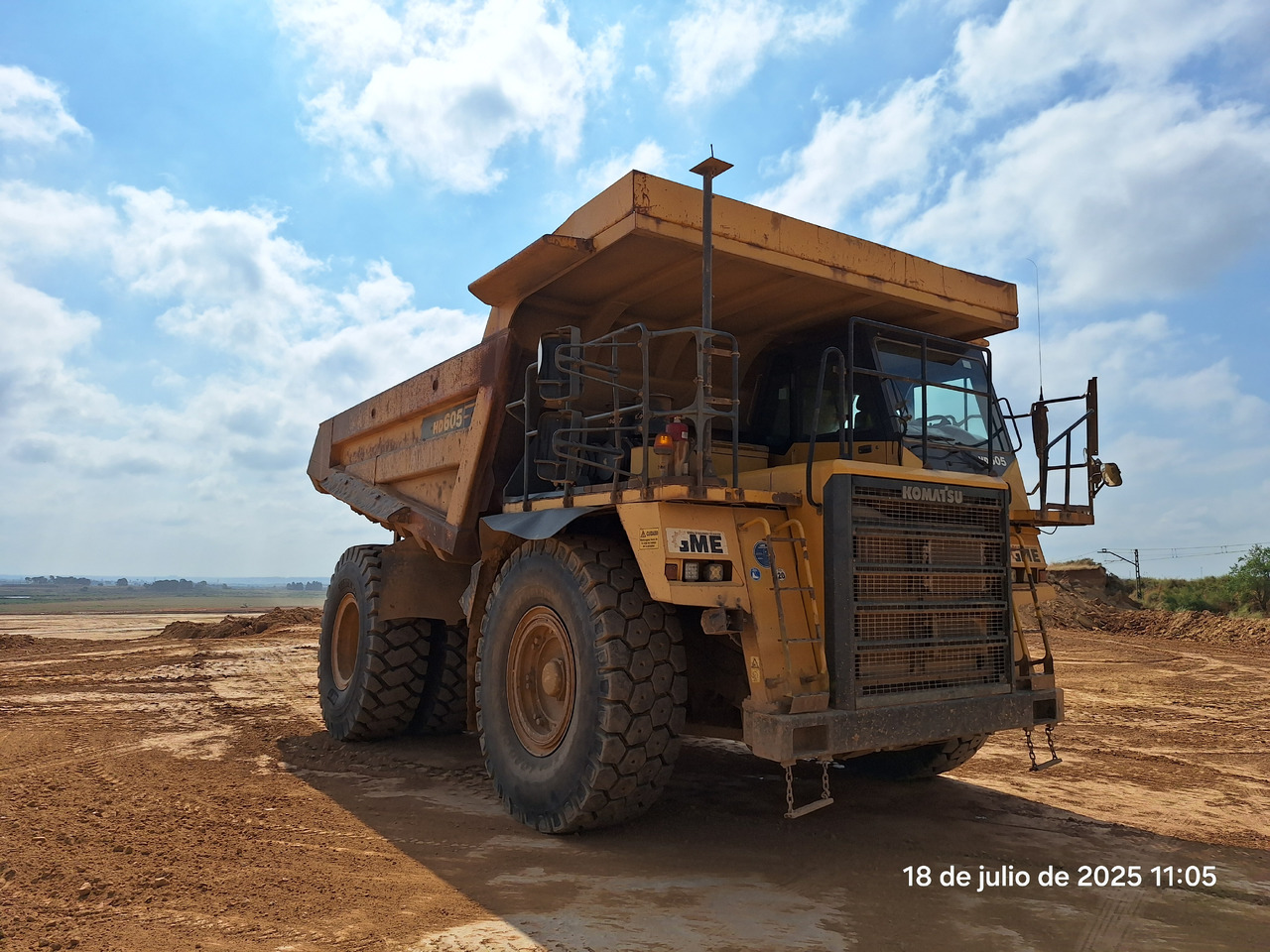 KOMATSU HD605 7-EO - Camion minier: Foto 2 KOMATSU HD605 7-EO - Camion minier: Foto 2