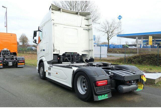 DAF XG 530 FT 4x2, Intarder, 2x Tank, Standklima - Cap tractor: Foto 3 DAF XG 530 FT 4x2, Intarder, 2x Tank, Standklima - Cap tractor: Foto 3