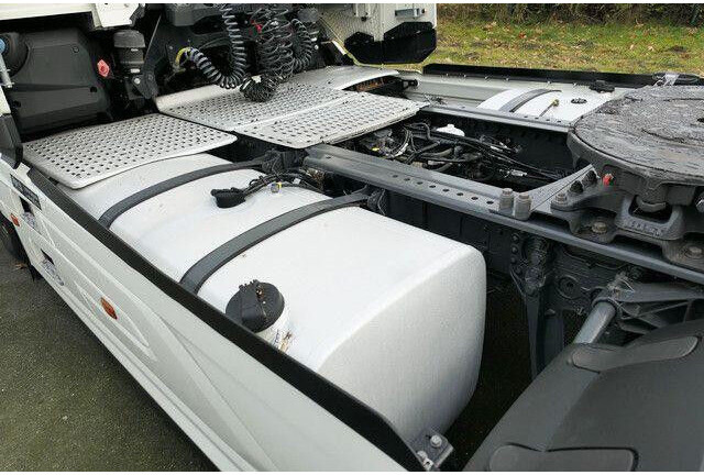 DAF XG 530 FT 4x2, Intarder, 2x Tank, Standklima - Cap tractor: Foto 4 DAF XG 530 FT 4x2, Intarder, 2x Tank, Standklima - Cap tractor: Foto 4