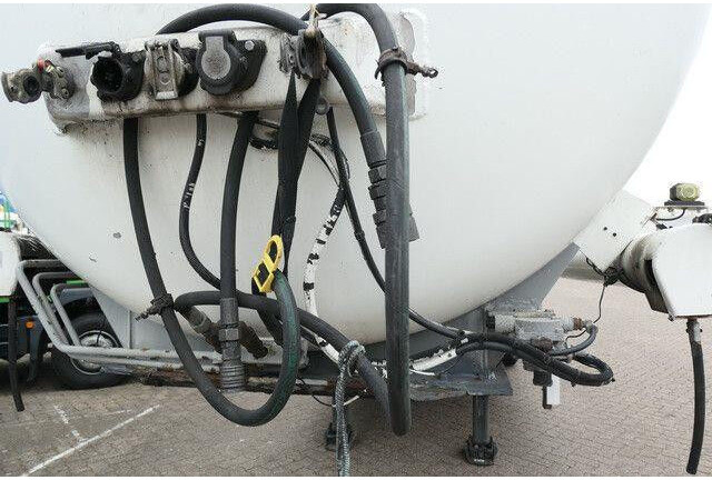 Semiremorcă cisternă pentru transport de combustibili Kässbohrer STH 34/10-24/Tank 34.000 ltr./Unterbefüll./Pumpe: Foto 10 Semiremorcă cisternă pentru transport de combustibili Kässbohrer STH 34/10-24/Tank 34.000 ltr./Unterbefüll./Pumpe: Foto 10