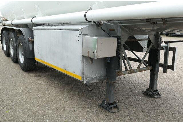 Semiremorcă cisternă pentru transport de combustibili Kässbohrer STH 34/10-24/Tank 34.000 ltr./Unterbefüll./Pumpe: Foto 13 Semiremorcă cisternă pentru transport de combustibili Kässbohrer STH 34/10-24/Tank 34.000 ltr./Unterbefüll./Pumpe: Foto 13