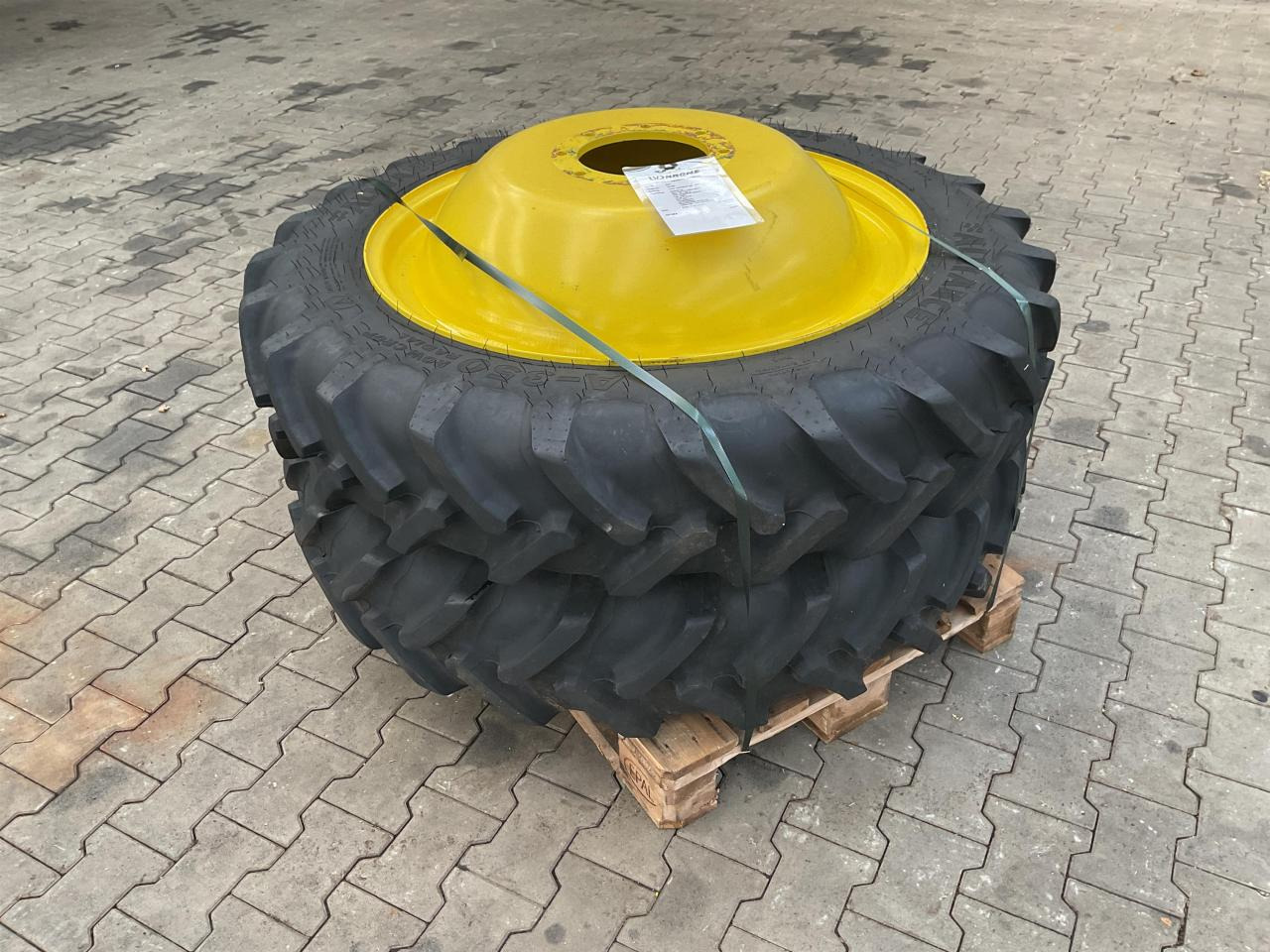 Alliance 270/95R36 - Anvelopă pentru Utilaje agricole: Foto 1 Alliance 270/95R36 - Anvelopă pentru Utilaje agricole: Foto 1