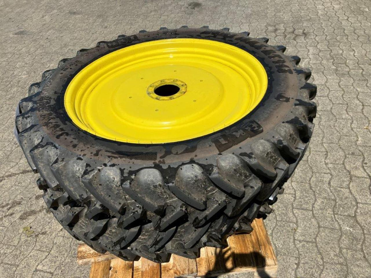 Anvelopă pentru Utilaje agricole BKT 320/90R42: Foto 6