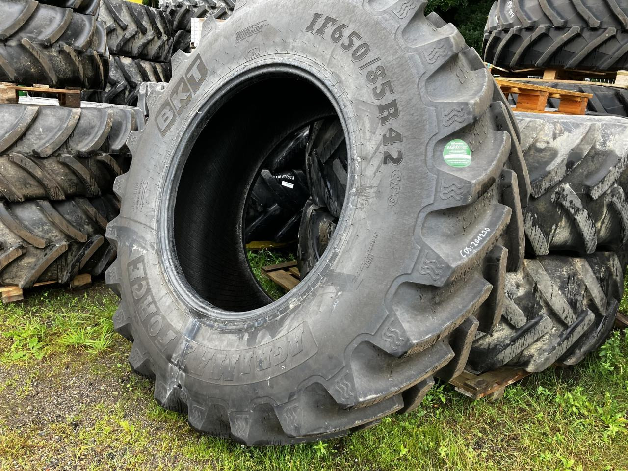 BKT 650/85R42 IF - Anvelopă pentru Utilaje agricole: Foto 1 BKT 650/85R42 IF - Anvelopă pentru Utilaje agricole: Foto 1