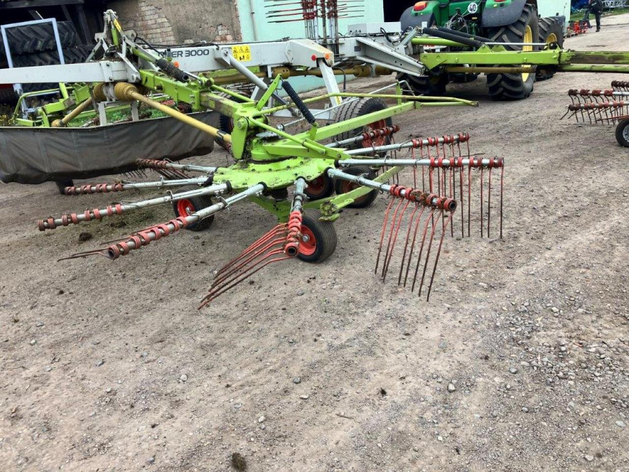 CLAAS Liner 3000 - Maşină de întors fânul: Foto 2 CLAAS Liner 3000 - Maşină de întors fânul: Foto 2