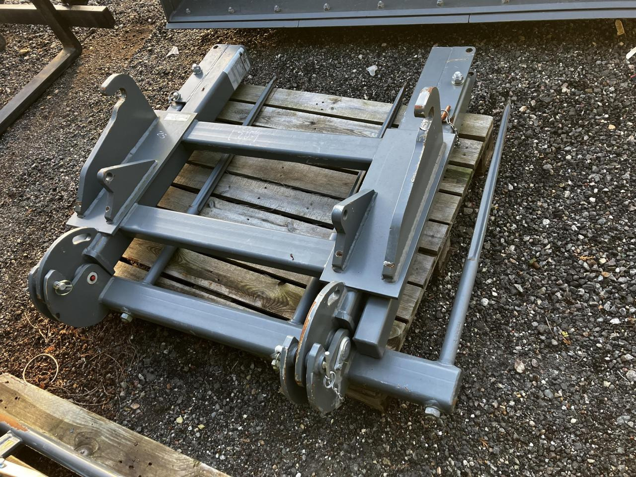 Kramer Ballenspieß klappbar EURO - Încarcator frontal pentru tractor: Foto 3 Kramer Ballenspieß klappbar EURO - Încarcator frontal pentru tractor: Foto 3