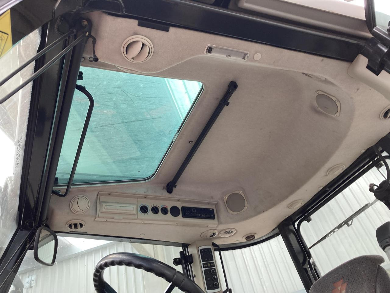 Massey Ferguson 5611 Dyna 4 - Tractor agricol: Foto 5 Massey Ferguson 5611 Dyna 4 - Tractor agricol: Foto 5