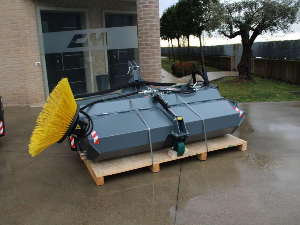 CM Crusher CBS 150 Sweeping Bucket - Perie pentru Mini încărcător: Foto 1 CM Crusher CBS 150 Sweeping Bucket - Perie pentru Mini încărcător: Foto 1