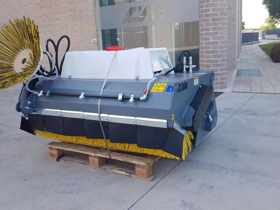 CM Crusher CBS 175 HD Sweeping Bucket - Perie pentru Mini încărcător: Foto 1 CM Crusher CBS 175 HD Sweeping Bucket - Perie pentru Mini încărcător: Foto 1