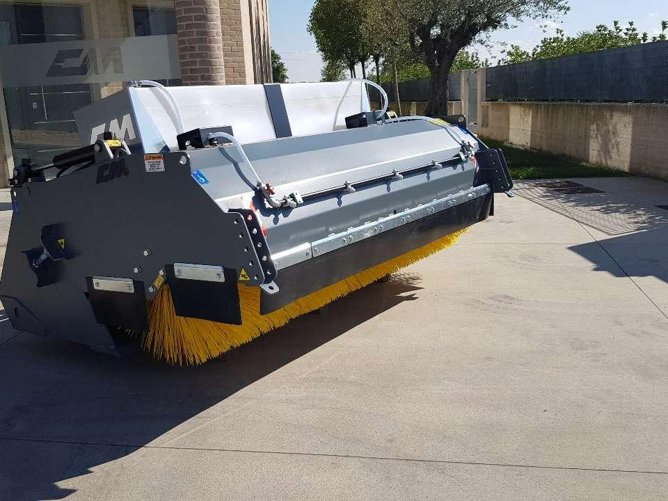 CM Crusher CBS PROFI 250 Sweeping Bucket - Perie pentru Încărcător frontal pe pneuri: Foto 1 CM Crusher CBS PROFI 250 Sweeping Bucket - Perie pentru Încărcător frontal pe pneuri: Foto 1