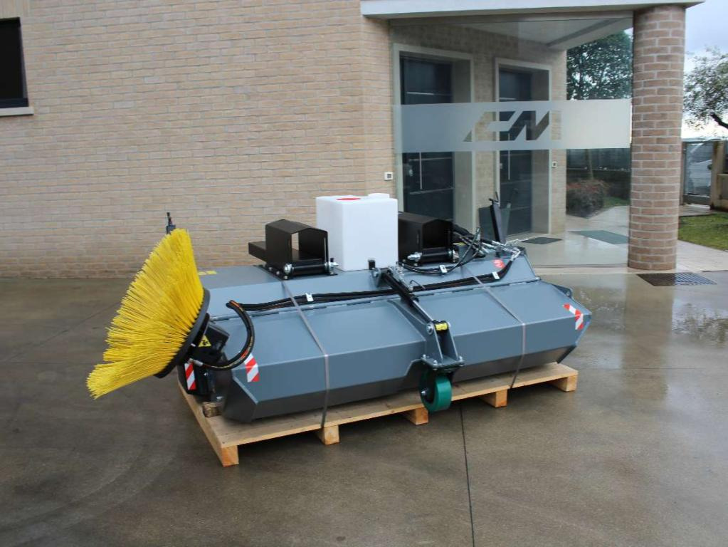 CM Crusher CSI 200 Sweeping Bucket - Perie pentru Mini încărcător: Foto 2 CM Crusher CSI 200 Sweeping Bucket - Perie pentru Mini încărcător: Foto 2