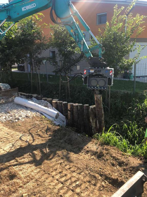 CM Crusher PV 60.100 Pile Driver - Sonetă pentru Utilaje constructii: Foto 1 CM Crusher PV 60.100 Pile Driver - Sonetă pentru Utilaje constructii: Foto 1