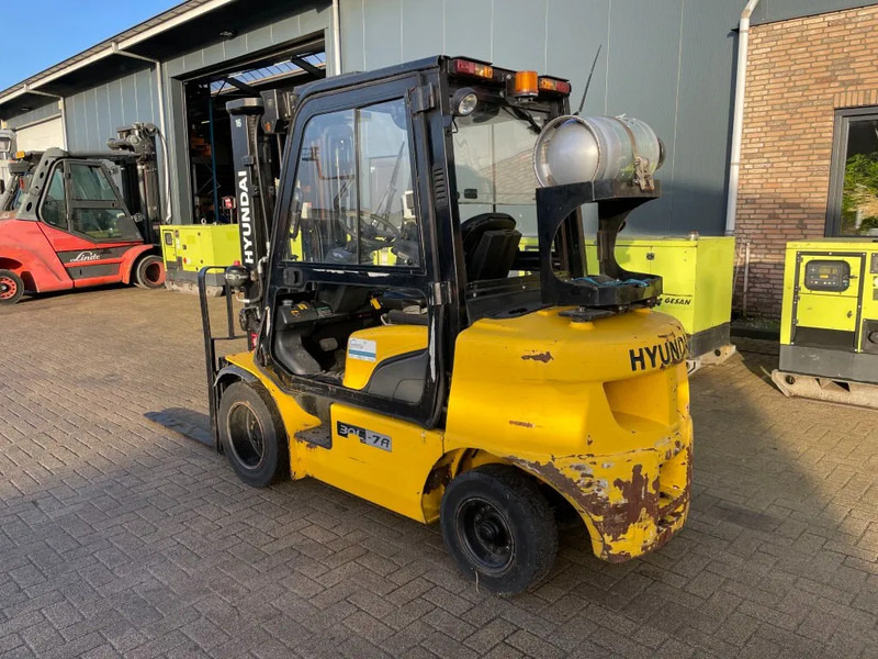 Hyundai 30L-7A 3 ton Triplex Sideshift Positioner LPG Heftruck - Stivuitor GPL: Foto 3 Hyundai 30L-7A 3 ton Triplex Sideshift Positioner LPG Heftruck - Stivuitor GPL: Foto 3
