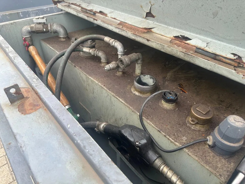 IBC Steenbergen Kiwa IBC 2000 liter dieseltank met handpomp Milieutank - Rezervor de stocare: Foto 4 IBC Steenbergen Kiwa IBC 2000 liter dieseltank met handpomp Milieutank - Rezervor de stocare: Foto 4