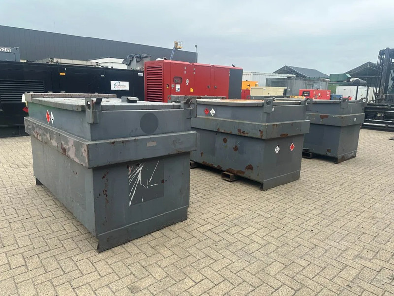 IBC Steenbergen Kiwa IBC 2000 liter dieseltank met handpomp Milieutank - Rezervor de stocare: Foto 5 IBC Steenbergen Kiwa IBC 2000 liter dieseltank met handpomp Milieutank - Rezervor de stocare: Foto 5