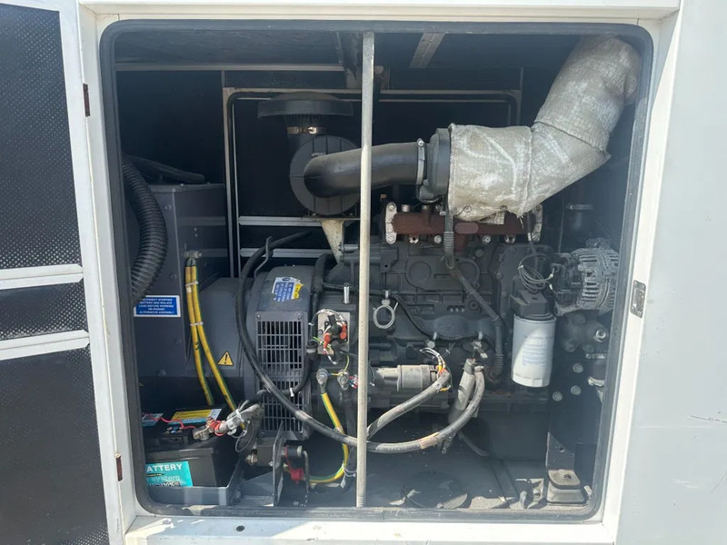 Iveco FPT NEF45 SM1A.A004 Stamford 60 kVA Silent Rental generatorset - Generator electric: Foto 3 Iveco FPT NEF45 SM1A.A004 Stamford 60 kVA Silent Rental generatorset - Generator electric: Foto 3