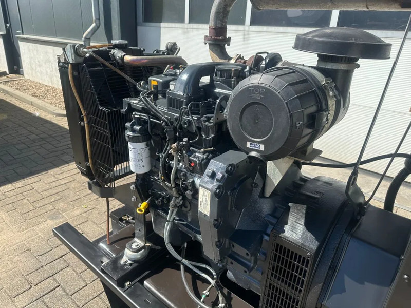 Iveco FPT NEF45 SM1A.A007 Himoinsa Stamford 66 kVA generatorset - Generator electric: Foto 3 Iveco FPT NEF45 SM1A.A007 Himoinsa Stamford 66 kVA generatorset - Generator electric: Foto 3