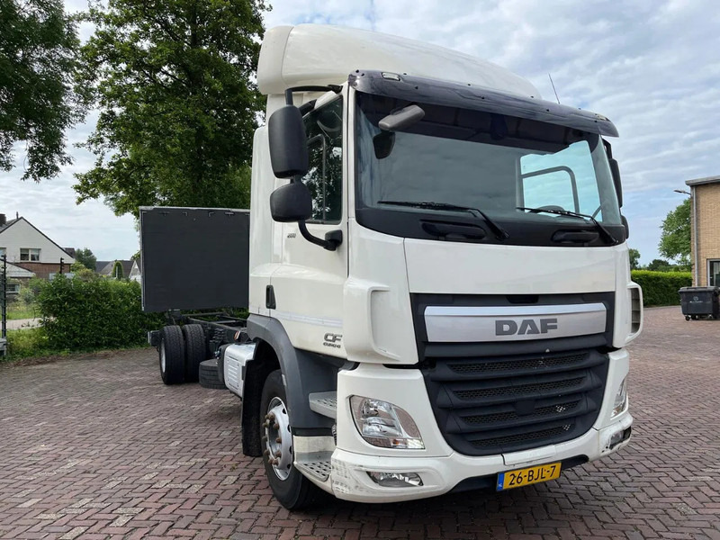 DAF CF 260 CF 260 FA CHASSIS CABINE EURO 6 - Camion şasiu: Foto 2 DAF CF 260 CF 260 FA CHASSIS CABINE EURO 6 - Camion şasiu: Foto 2