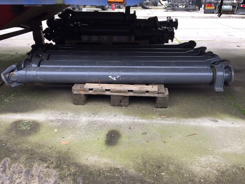 DAF DIV. AANDRIJFASSEN VOOR LF, CF EN XF - Arbore cardanic pentru Camion: Foto 2 DAF DIV. AANDRIJFASSEN VOOR LF, CF EN XF - Arbore cardanic pentru Camion: Foto 2