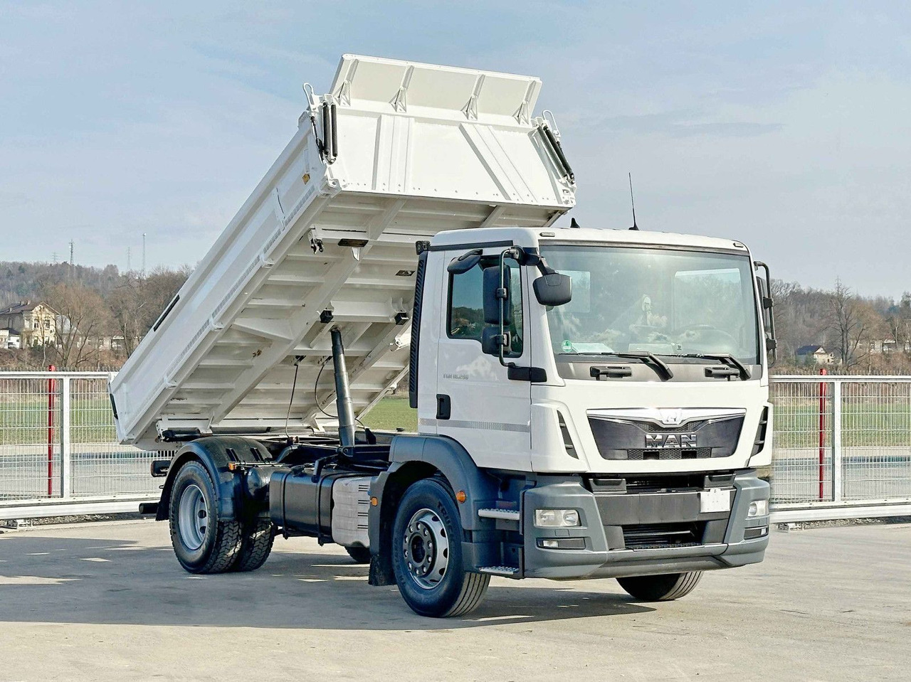 Camion basculantă, Camion cu macara nou MAN TGM 18.290* Kipper 4,60 m * TOPZUSTAND: Foto 1