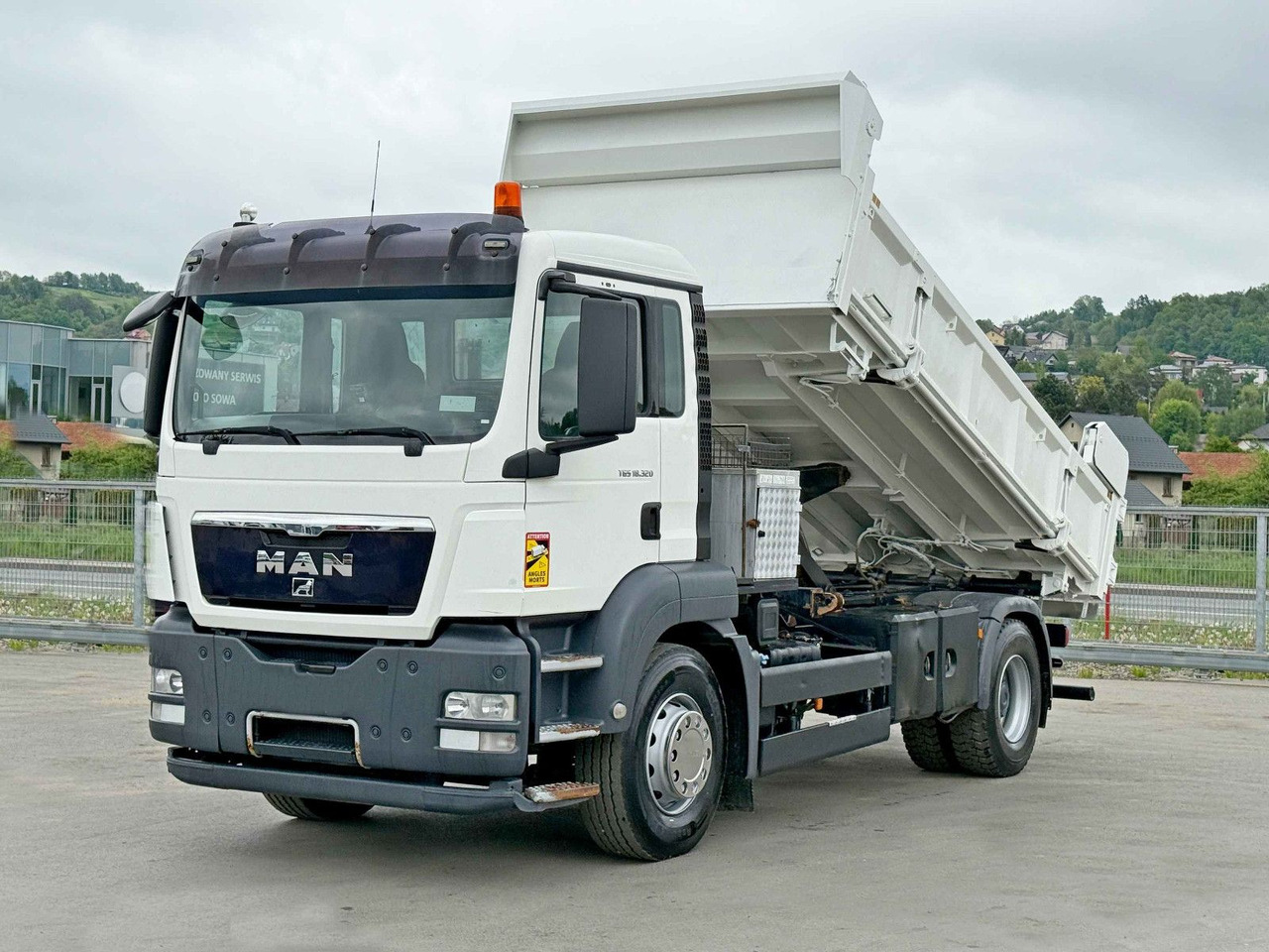 MAN TGS 18.320 * KIPPER 4,95m + BORDMATIC*TOPZUSTAND - Camion basculantă, Camion cu macara: Foto 1 MAN TGS 18.320 * KIPPER 4,95m + BORDMATIC*TOPZUSTAND - Camion basculantă, Camion cu macara: Foto 1