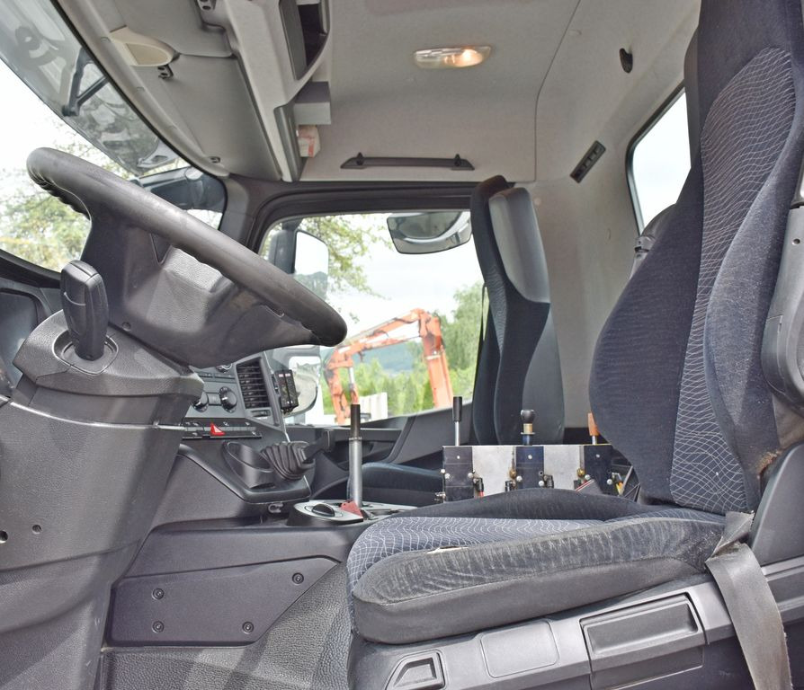 Interior photo 2: Camion cu macara, Camion basculantă Mercedes-Benz AROCS 2635* FASSI F165AZ.0.22 + FUNK * 6x4 Mercedes-Benz AROCS 2635* FASSI F165AZ.0.22 + FUNK * 6x4 Interior photo 2: Camion cu macara, Camion basculantă Mercedes-Benz AROCS 2635* FASSI F165AZ.0.22 + FUNK * 6x4 Mercedes-Benz AROCS 2635* FASSI F165AZ.0.22 + FUNK * 6x4