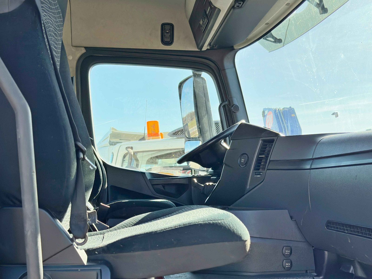 Autobetonieră cu pompă nou Mercedes-Benz AROCS 3743 * Betonpumpe + FUNK * 8x4 * TOP: Foto 9 Autobetonieră cu pompă nou Mercedes-Benz AROCS 3743 * Betonpumpe + FUNK * 8x4 * TOP: Foto 9