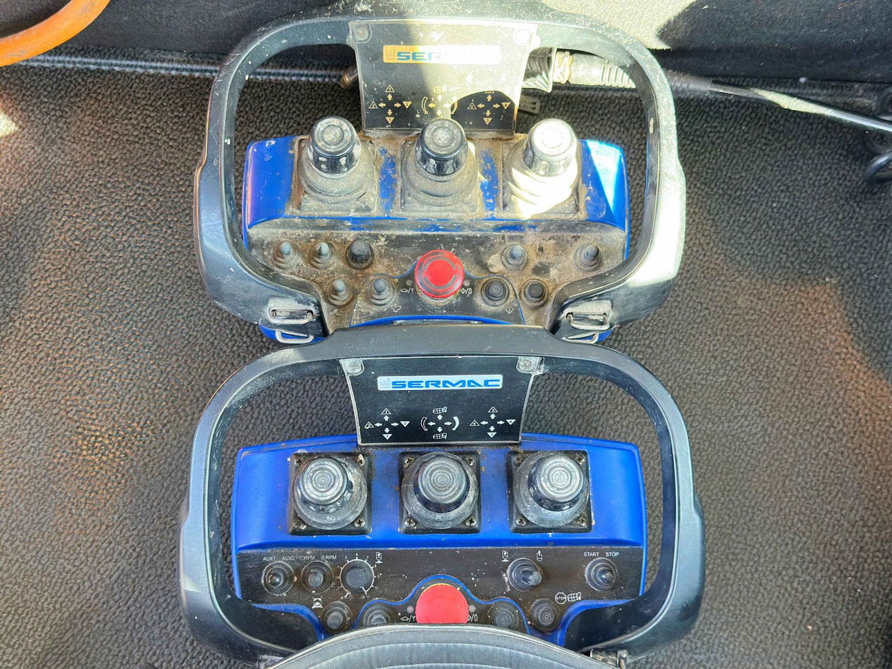 Autobetonieră cu pompă nou Mercedes-Benz AROCS 3743 * Betonpumpe + FUNK * 8x4 * TOP: Foto 11 Autobetonieră cu pompă nou Mercedes-Benz AROCS 3743 * Betonpumpe + FUNK * 8x4 * TOP: Foto 11