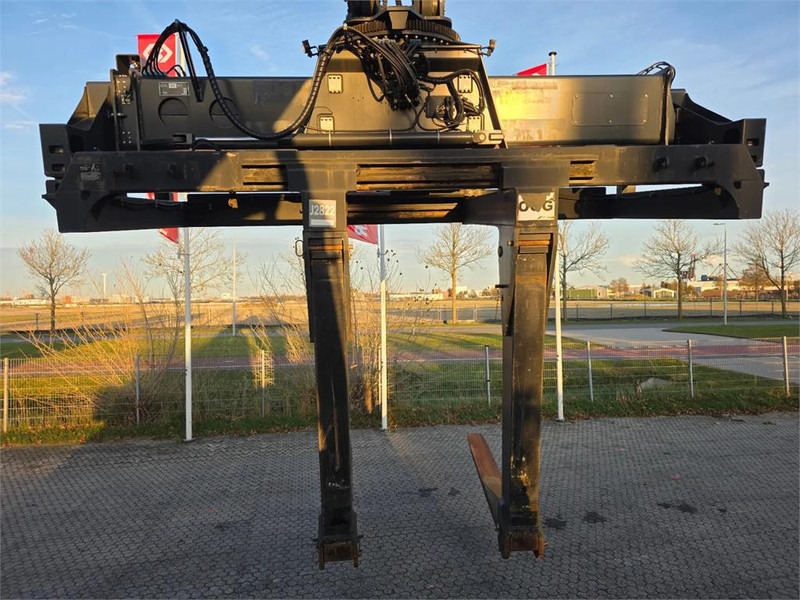 Kalmar Foldable Forks Attachment for ISO Spreaders - Ataşament pentru Stivuitor: Foto 2 Kalmar Foldable Forks Attachment for ISO Spreaders - Ataşament pentru Stivuitor: Foto 2