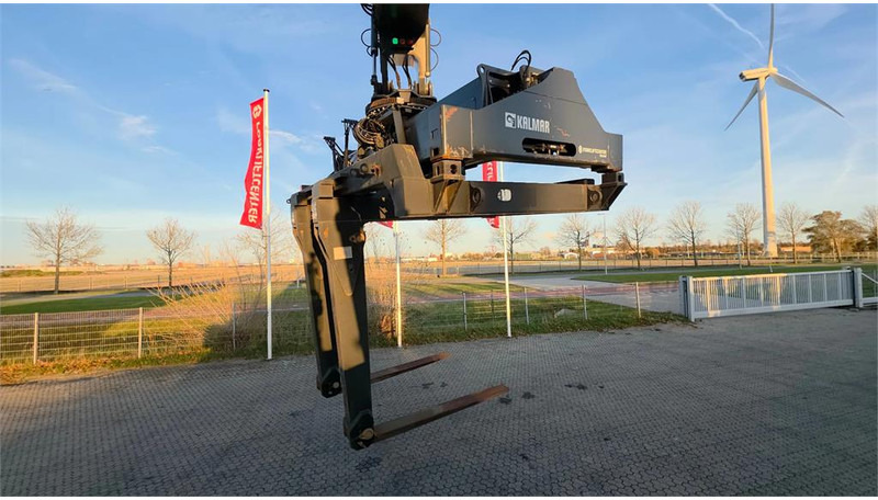 Kalmar Foldable Forks Attachment for ISO Spreaders - Ataşament pentru Stivuitor: Foto 3 Kalmar Foldable Forks Attachment for ISO Spreaders - Ataşament pentru Stivuitor: Foto 3
