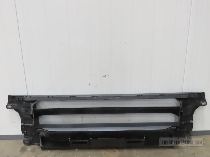 MAN Body & Chassis Parts Bumperdeel midden top TGS - Bară de protecție pentru Camion: Foto 2 MAN Body & Chassis Parts Bumperdeel midden top TGS - Bară de protecție pentru Camion: Foto 2