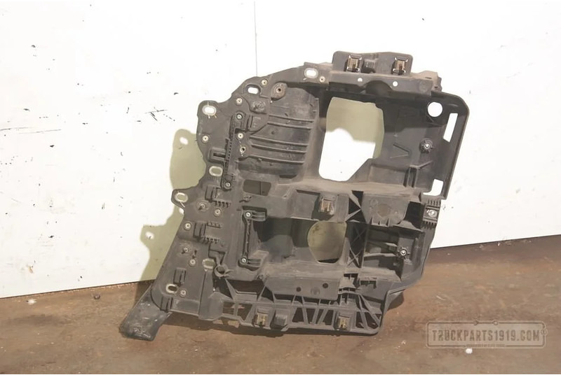 MAN Body & Chassis Parts Koplamp drager Li. - Colțul barei de protecție pentru Camion: Foto 1 MAN Body & Chassis Parts Koplamp drager Li. - Colțul barei de protecție pentru Camion: Foto 1
