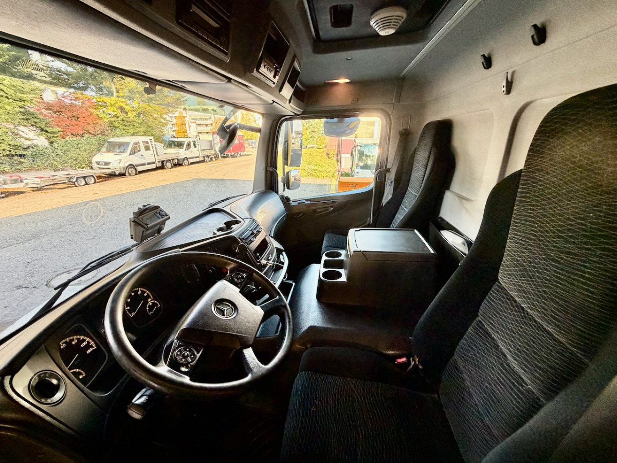 MERCEDES 1224 L - Camion cu prelată: Foto 4 MERCEDES 1224 L - Camion cu prelată: Foto 4