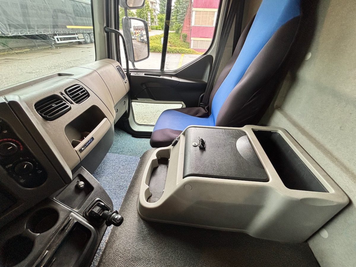 RENAULT Midlum 220-12EL - Camion frigider: Foto 5 RENAULT Midlum 220-12EL - Camion frigider: Foto 5