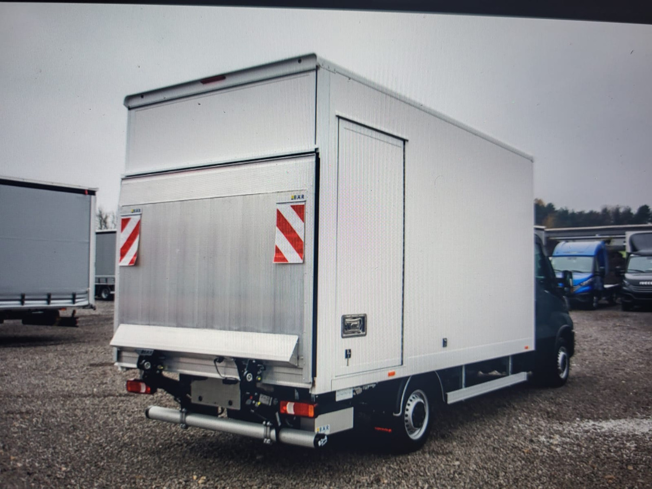 Iveco Daily 180 35S18 LBW BÃR - Autoutilitară box: Foto 4 Iveco Daily 180 35S18 LBW BÃR - Autoutilitară box: Foto 4