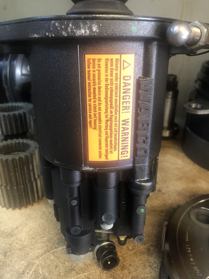 MERCEDES-BENZ ACTROS MP4 CLUTCH BOOSTER - Cilindru ambreiaj pentru Camion: Foto 2 MERCEDES-BENZ ACTROS MP4 CLUTCH BOOSTER - Cilindru ambreiaj pentru Camion: Foto 2