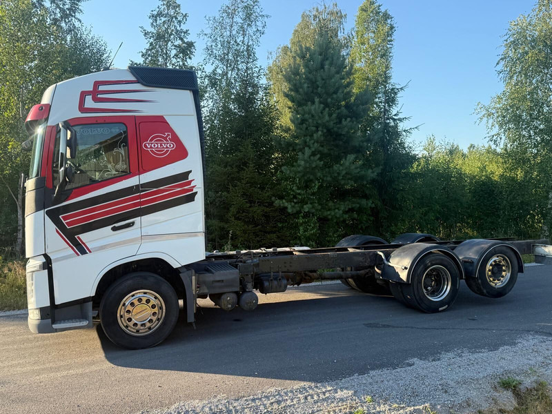 Volvo FH460 Globe 2016 - Camion şasiu: Foto 2 Volvo FH460 Globe 2016 - Camion şasiu: Foto 2