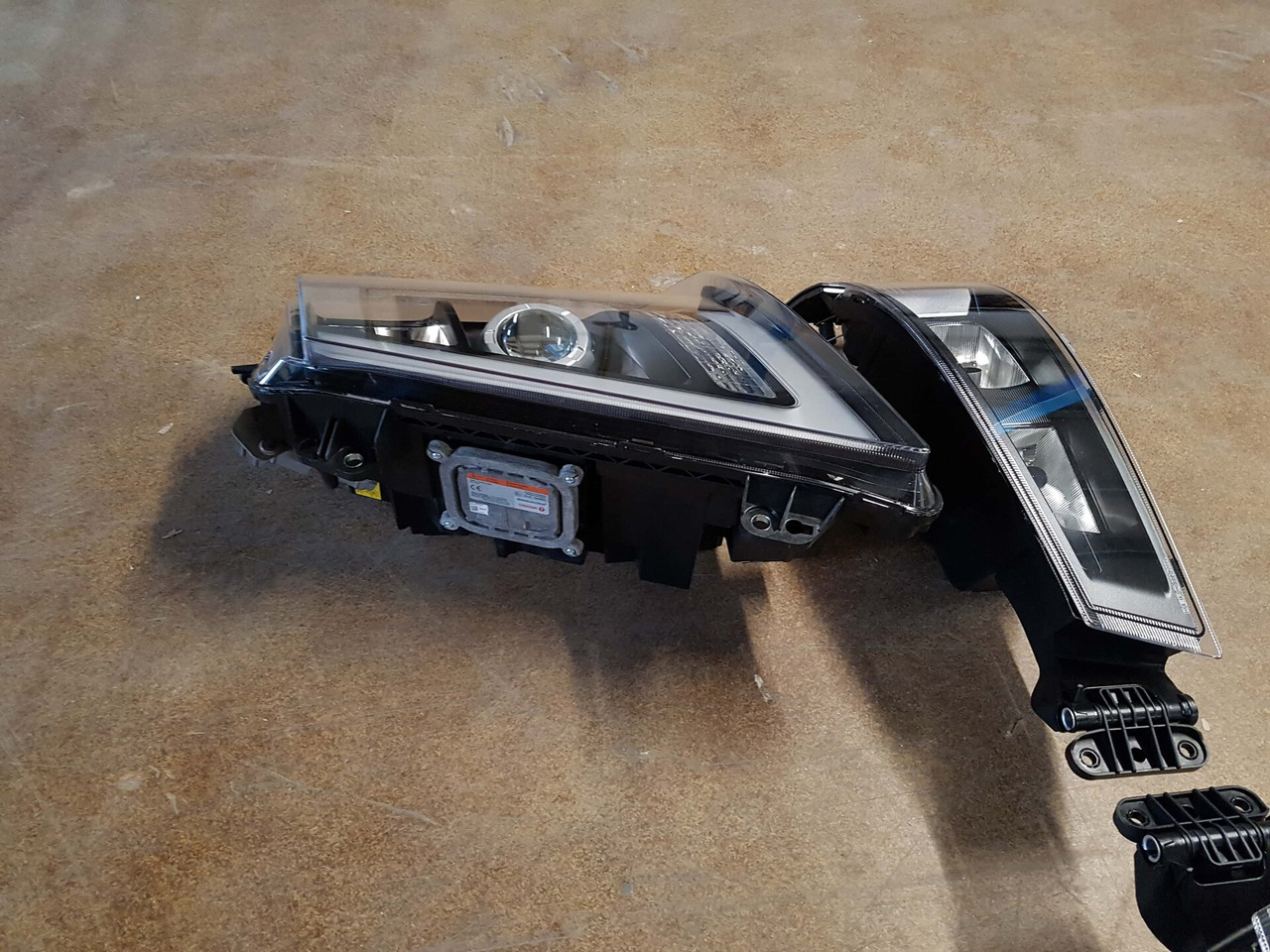 COMPLETE SET VOOR VOLVO FH4 (FH16 LOOK) DEPO XENON KOPLAMPEN + MISTLAMPEN LINKS EN RECHTS. 000126 - Far anticeata pentru Camion: Foto 3 COMPLETE SET VOOR VOLVO FH4 (FH16 LOOK) DEPO XENON KOPLAMPEN + MISTLAMPEN LINKS EN RECHTS. 000126 - Far anticeata pentru Camion: Foto 3