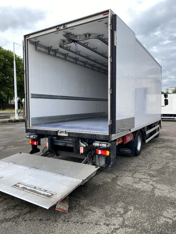 RENAULT D16 - Camion frigider: Foto 2 RENAULT D16 - Camion frigider: Foto 2