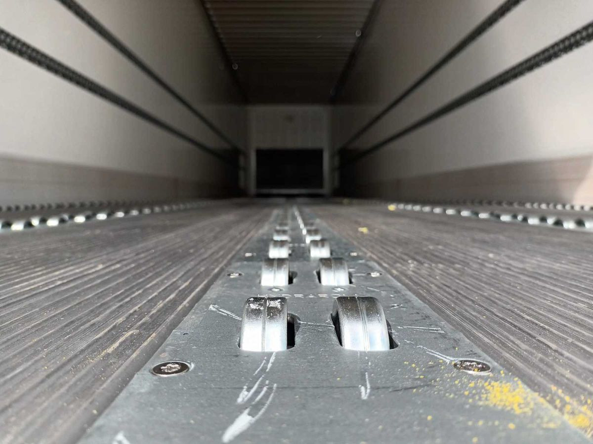 NEW Krone Dry liner with Rollerbed floor Airfreight for sale - Semiremorcă furgon: Foto 4 NEW Krone Dry liner with Rollerbed floor Airfreight for sale - Semiremorcă furgon: Foto 4
