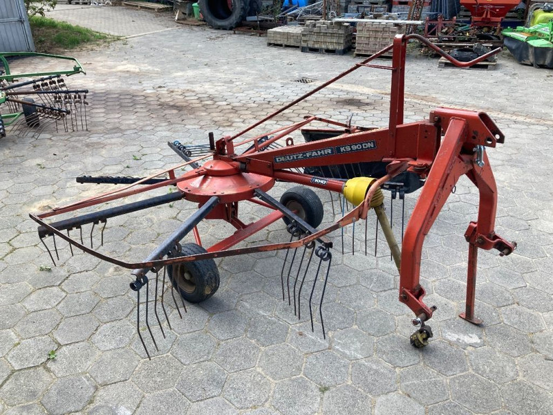 Deutz KS 90 Cirkelhark - Maşină de întors fânul: Foto 4 Deutz KS 90 Cirkelhark - Maşină de întors fânul: Foto 4