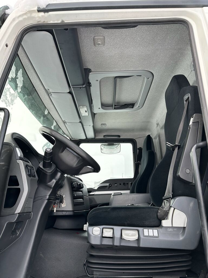 Interior photo 1: Camion frigider MAN TGM 18.290 Interior photo 1: Camion frigider MAN TGM 18.290