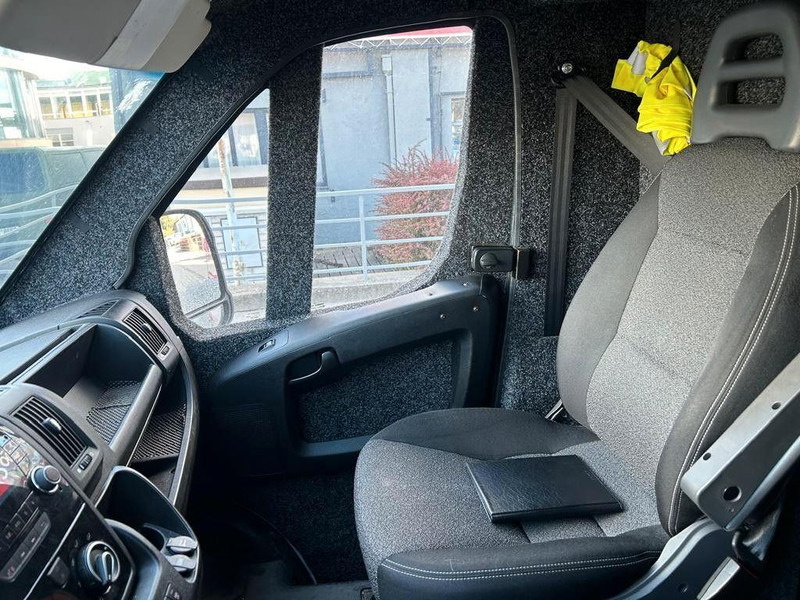 Fiat Ducato Armored Money Truck - Autoutilitară box: Foto 5 Fiat Ducato Armored Money Truck - Autoutilitară box: Foto 5