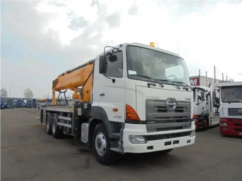 Hino 700 3441 6X4 Emelőkosaras 22,8m - Camion cu nacela: Foto 5 Hino 700 3441 6X4 Emelőkosaras 22,8m - Camion cu nacela: Foto 5