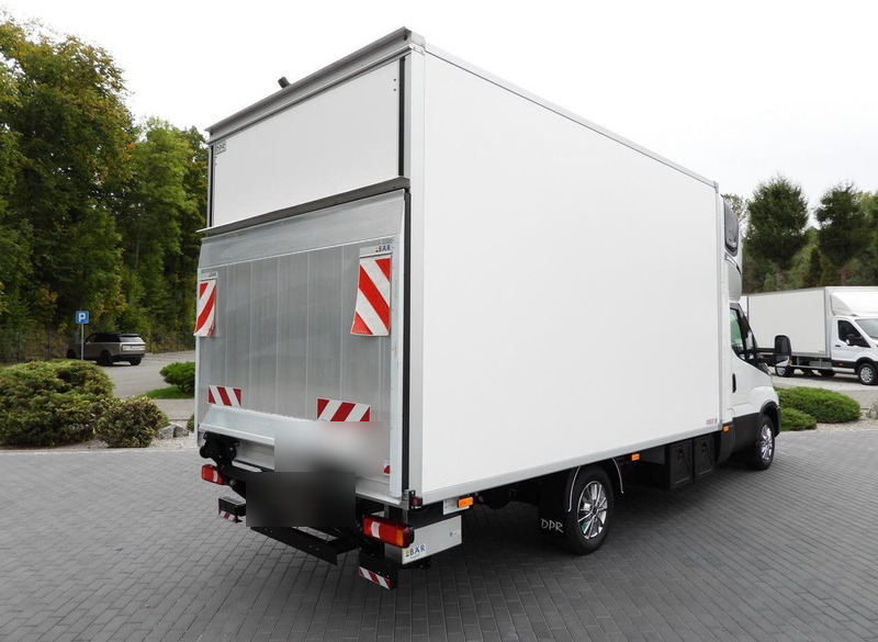 Iveco DAILY 35S18 KONTENER HI-MATIC WINDA 8 PALET TEMPOMAT NAWIGACJA L - Autoutilitară box: Foto 3 Iveco DAILY 35S18 KONTENER HI-MATIC WINDA 8 PALET TEMPOMAT NAWIGACJA L - Autoutilitară box: Foto 3