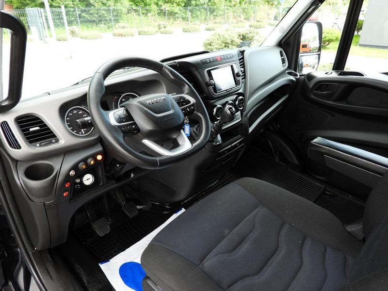 Iveco DAILY 35S18 KONTENER WINDA 8 PALET WEBASTO TEMPOMAT NAWIGACJA LE - Autoutilitară box: Foto 2 Iveco DAILY 35S18 KONTENER WINDA 8 PALET WEBASTO TEMPOMAT NAWIGACJA LE - Autoutilitară box: Foto 2